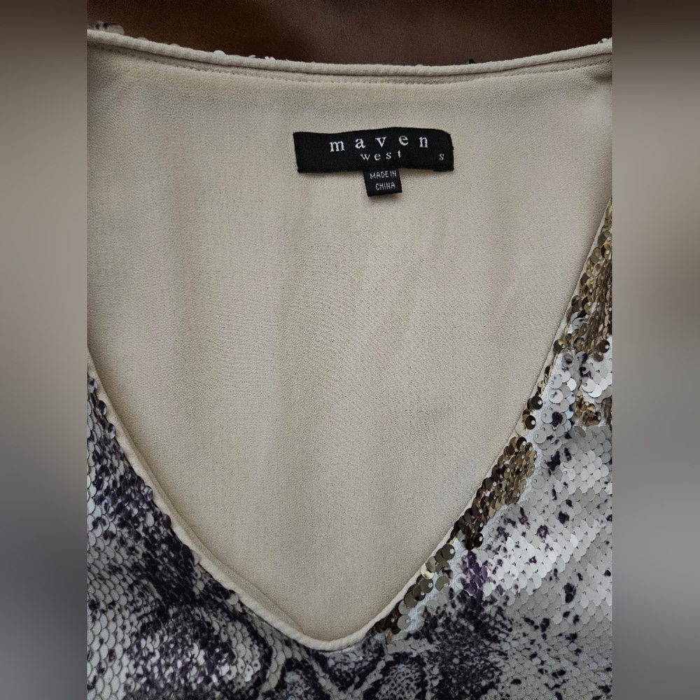 Maven West Shimmering Metallic Top Small - Picture 7 of 10